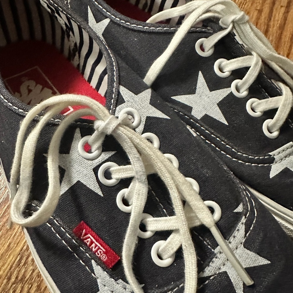 Vans “Stars” Lace Up Canvas Shoes Women’s 8